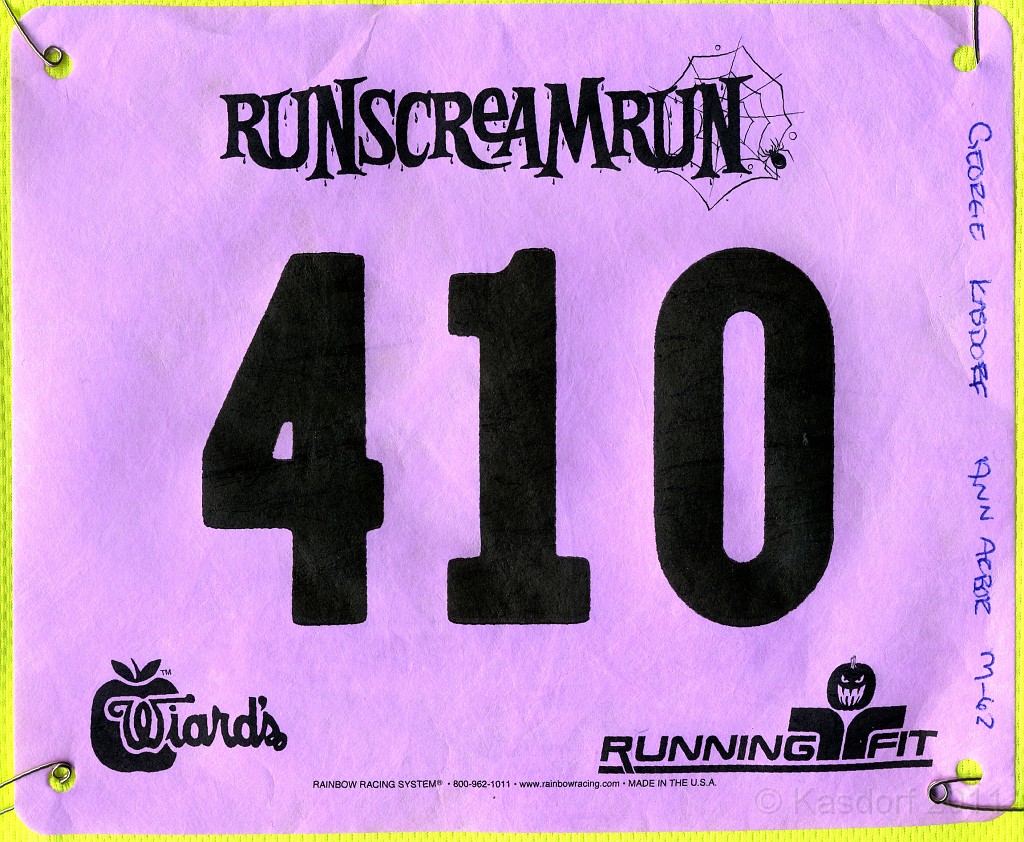 RunScreamRun 2011 035.jpg - The 2011 "RunScreamRun" 10K at Wiard's Orchard in Ypsilanti Michigan.... spooky good run for Halloween.